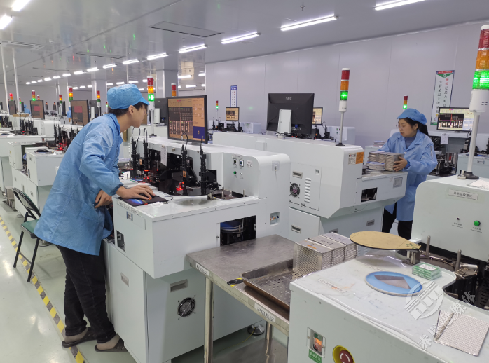 赤壁高新區(qū) 企業(yè)建設(shè)生產(chǎn)雙紅火，日用百貨引領(lǐng)新熱潮
